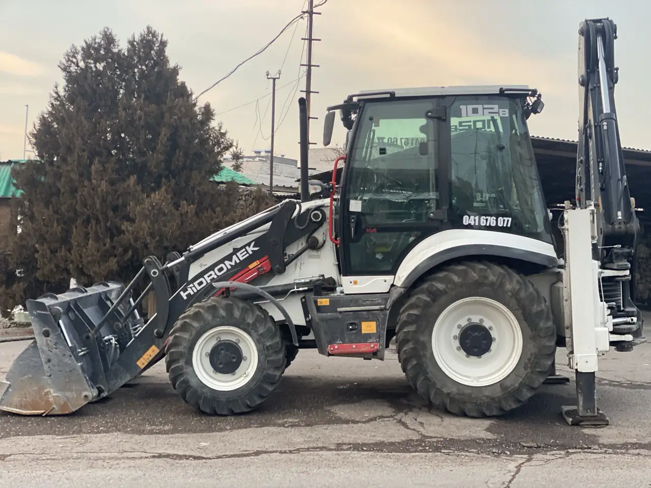 Ասֆալտապատում կռոշկա վարձով տեխնիկա - Hidromek 102B Alpha ընդհանուր տեսք