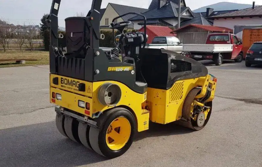 BOMAG BW 120 AC-4 3.5 տոննա ՈԻղեգլան աշխատելիս, ասֆալտապատում կռոշկա վարձով տեխնիկա Հայաստանում